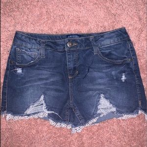Arizona Jean Co shortie shorts with detailing.